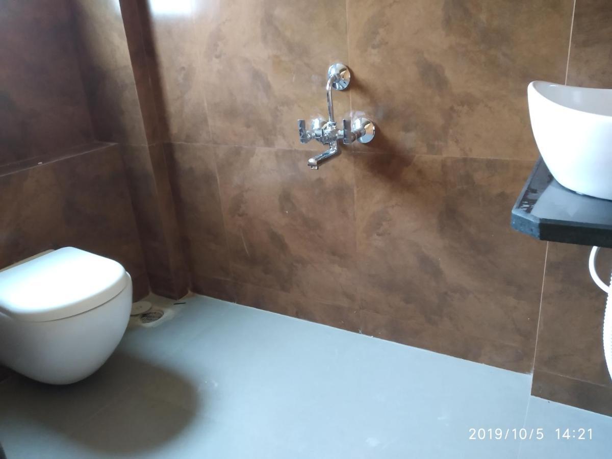 Lotus Hotel Nagaon Beach Alibág Kültér fotó
