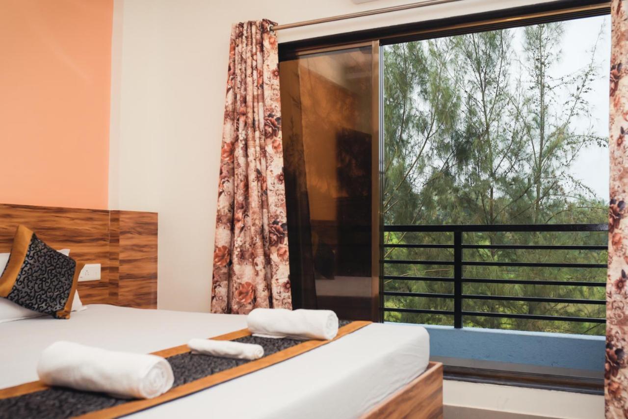 Lotus Hotel Nagaon Beach Alibág Kültér fotó