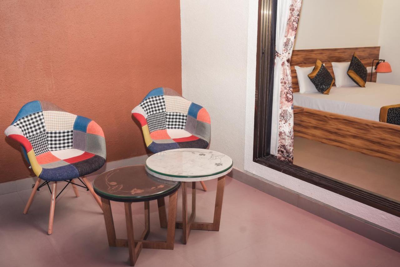 Lotus Hotel Nagaon Beach Alibág Kültér fotó